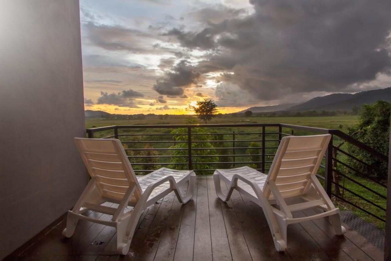 Villa Paddy Padang Mat Sirat Exteriör bild