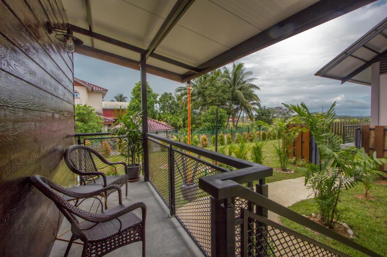 Villa Paddy Padang Mat Sirat Exteriör bild