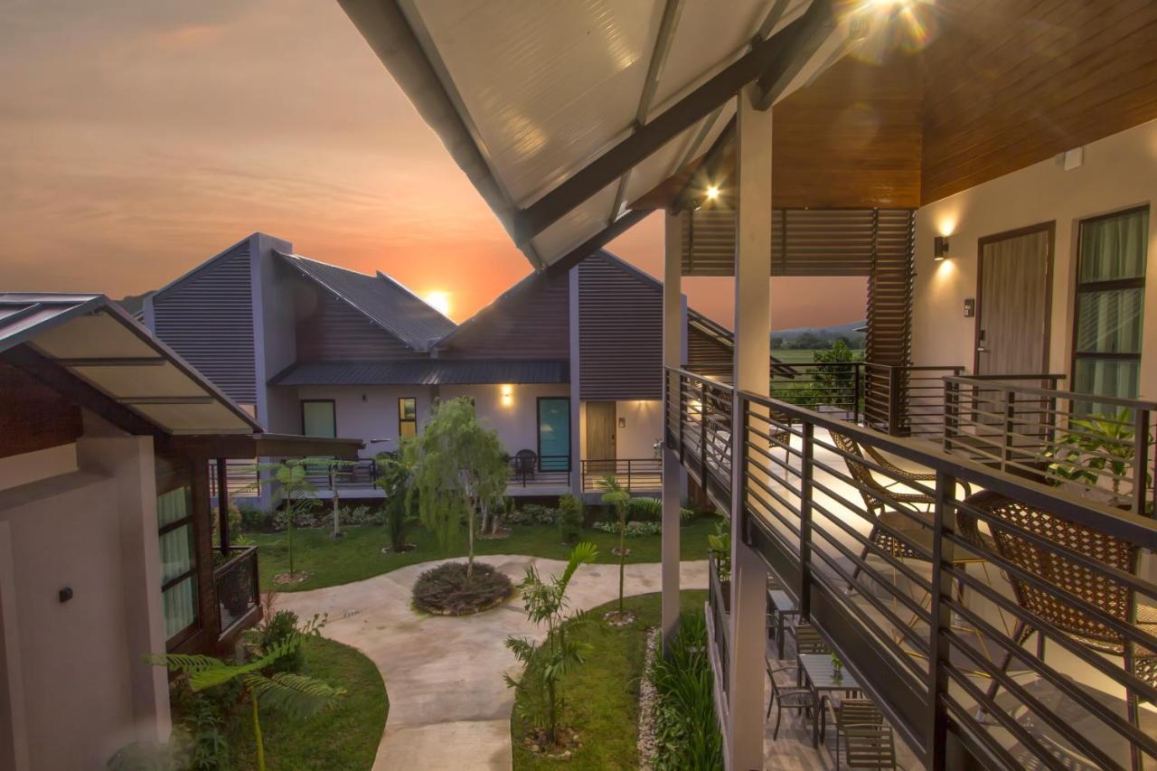 Villa Paddy Padang Mat Sirat Exteriör bild