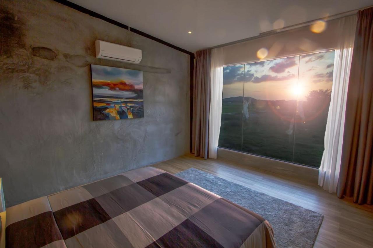 Villa Paddy Padang Mat Sirat Exteriör bild